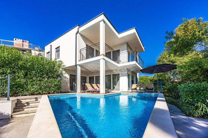 Image No.2-6 Bed Property for sale