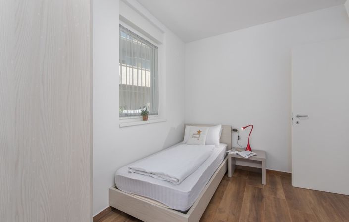 Image No.22-6 Bed Property for sale