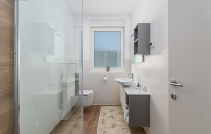 Image No.23-6 Bed Property for sale