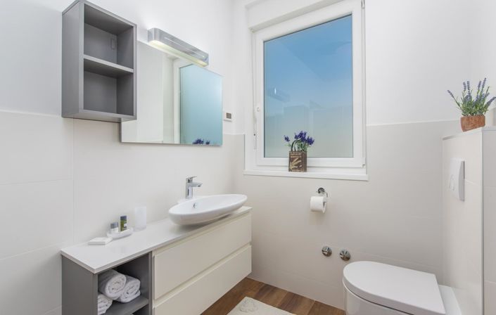 Image No.24-6 Bed Property for sale