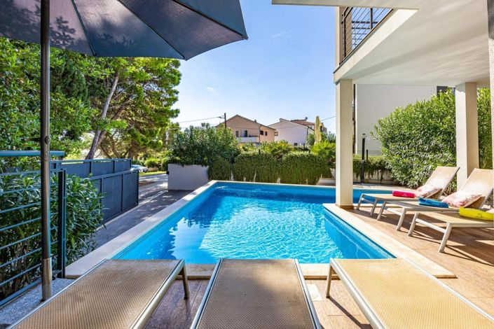 Image No.3-6 Bed Property for sale