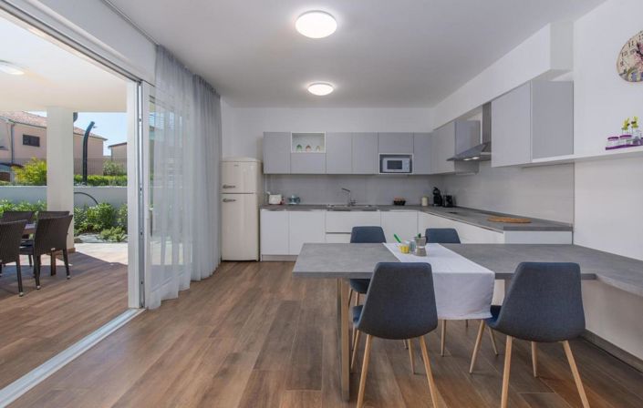 Image No.5-6 Bed Property for sale