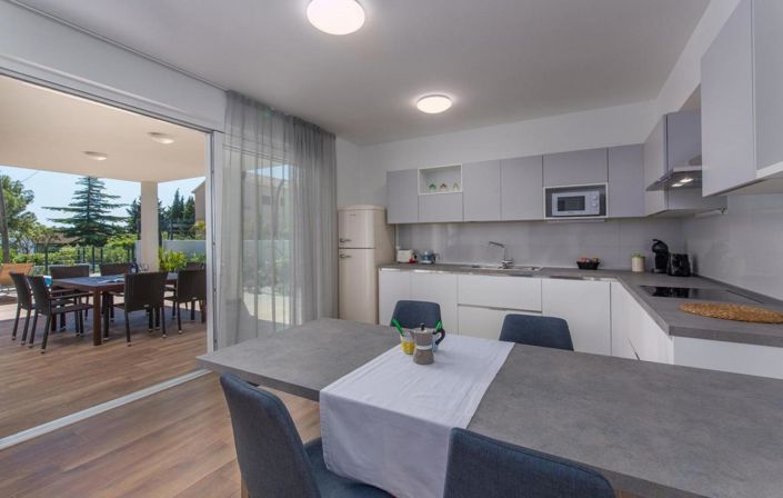 Image No.6-6 Bed Property for sale