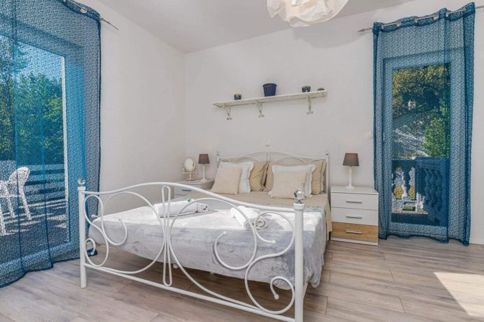 Image No.25-5 Bed Property for sale