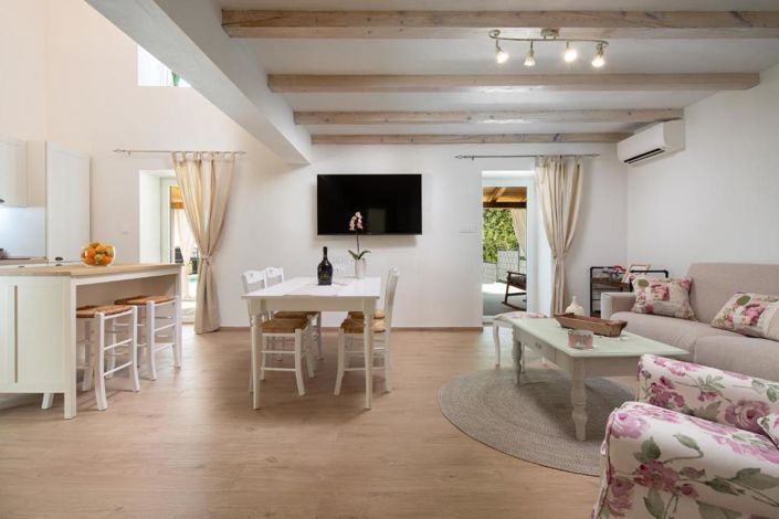 Image No.18-2 Bed Property for sale