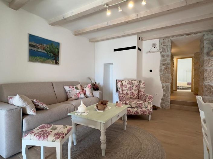 Image No.20-2 Bed Property for sale