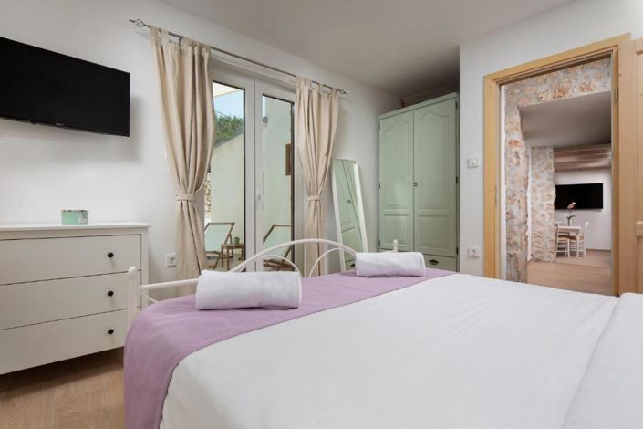 Image No.25-2 Bed Property for sale