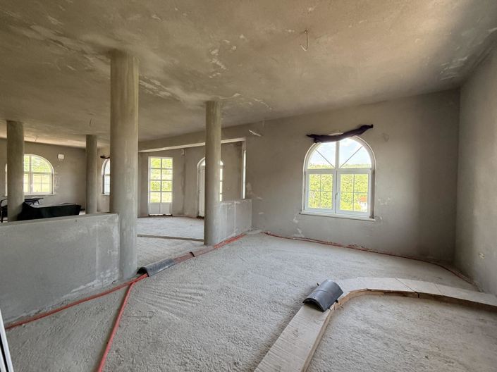 Image No.14-6 Bed Property for sale