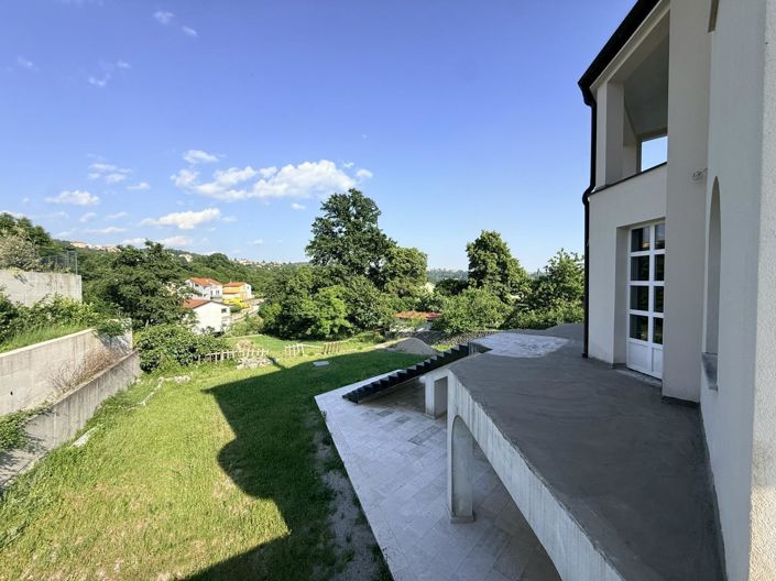 Image No.16-6 Bed Property for sale