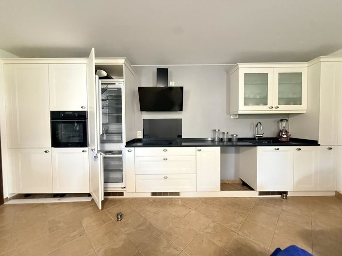 Image No.6-6 Bed Property for sale