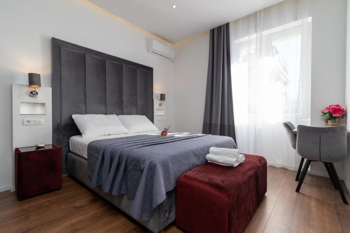 Image No.7-5 Bed Property for sale