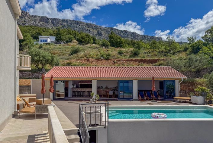 Image No.20-5 Bed Property for sale