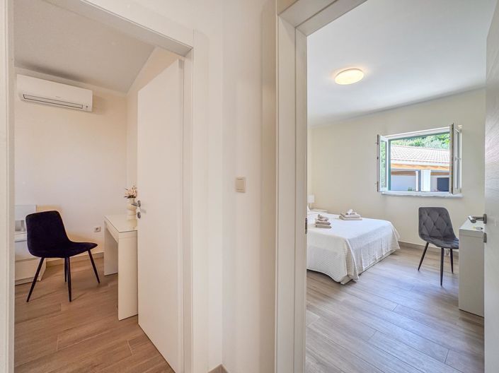 Image No.21-5 Bed Property for sale