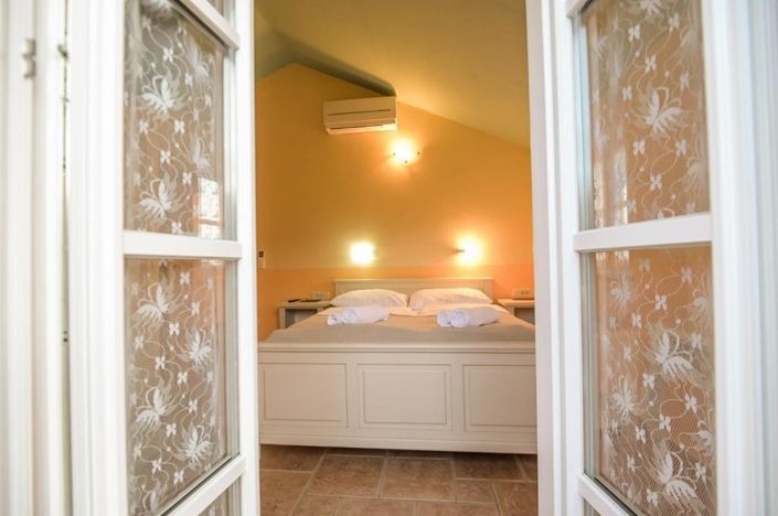 Image No.18-4 Bed Property for sale