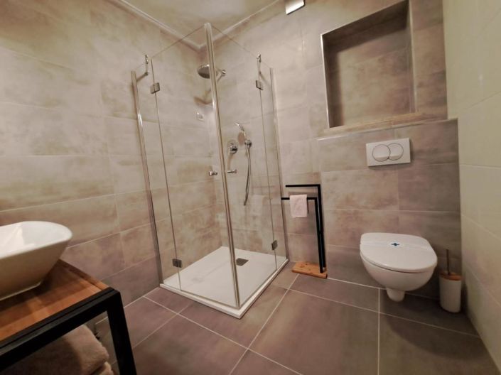 Image No.18-5 Bed Property for sale