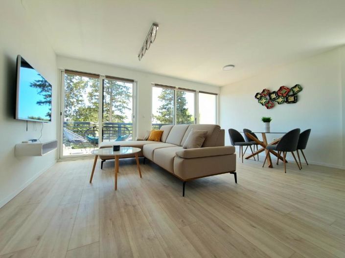 Image No.8-5 Bed Property for sale
