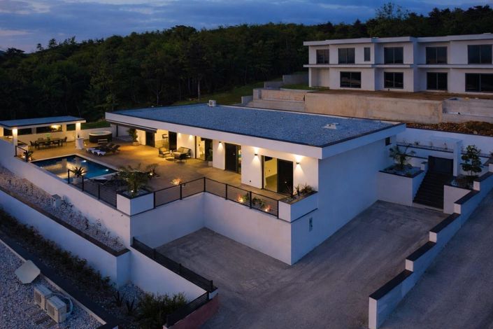 Image No.6-3 Bed Property for sale