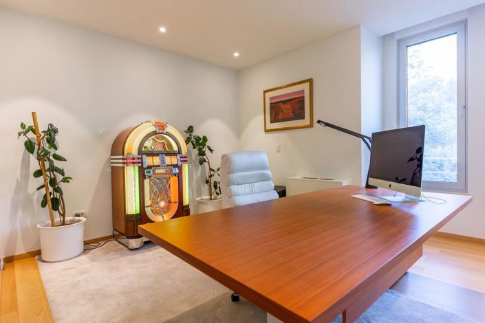 Image No.19-5 Bed Property for sale