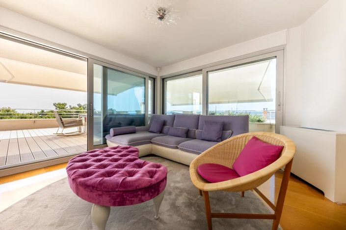 Image No.20-5 Bed Property for sale