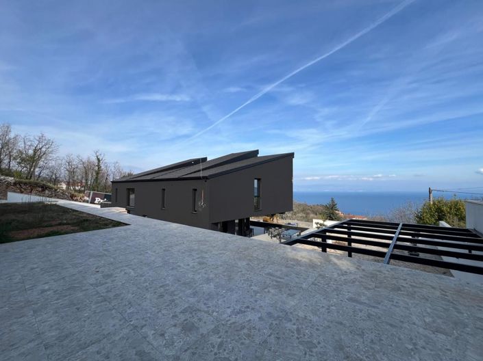 Image No.2-4 Bed Property for sale