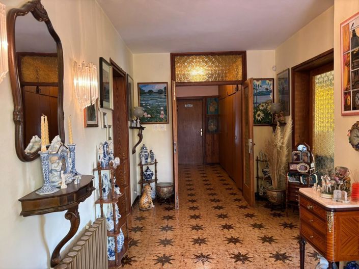 Image No.17-4 Bed Property for sale