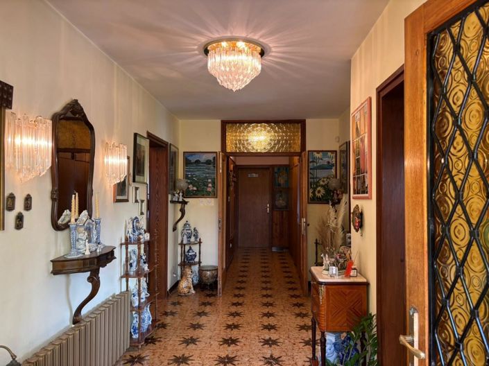Image No.18-4 Bed Property for sale