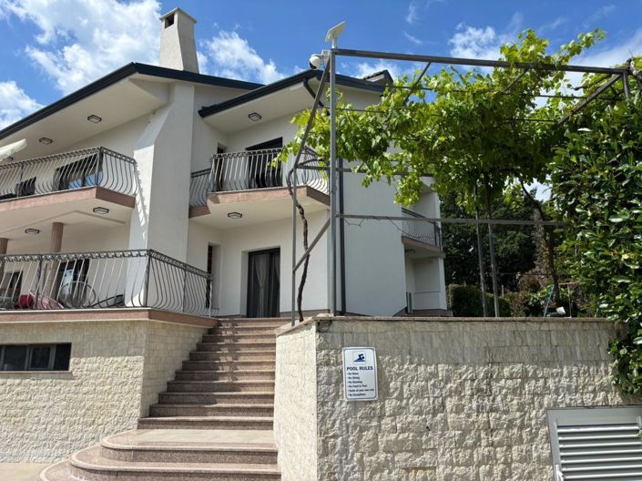 Image No.2-4 Bed Property for sale