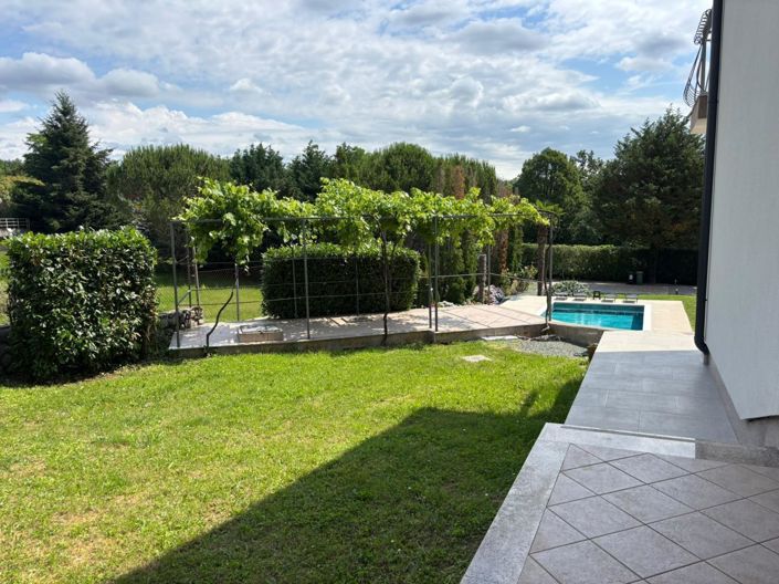 Image No.8-4 Bed Property for sale
