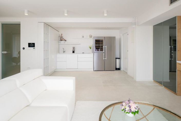 Image No.16-6 Bed Property for sale