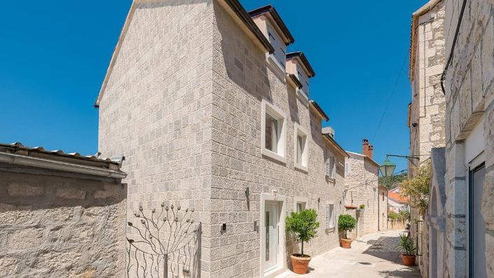 Image No.19-6 Bed Property for sale