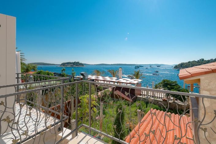 Image No.2-6 Bed Property for sale