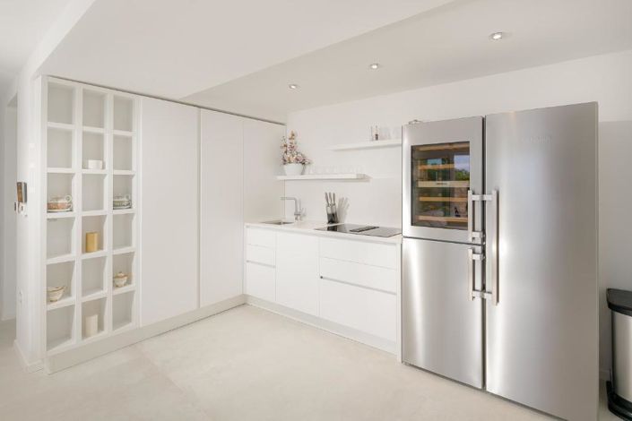 Image No.8-6 Bed Property for sale