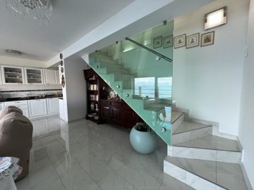 158100-596333