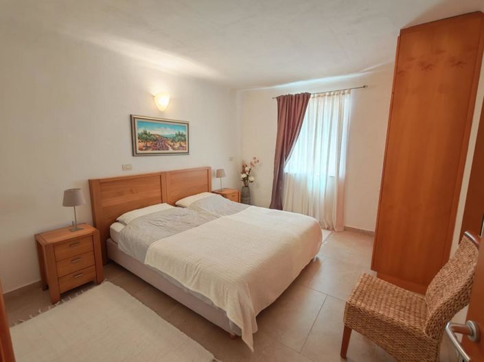 Image No.19-3 Bed Property for sale