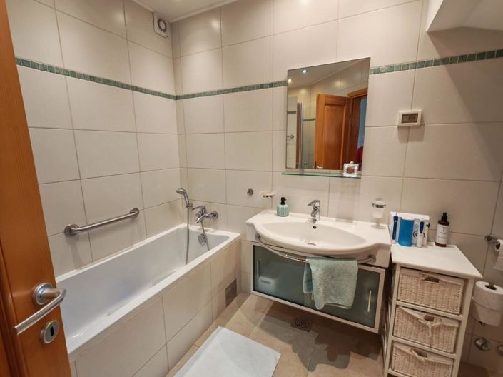 Image No.23-3 Bed Property for sale