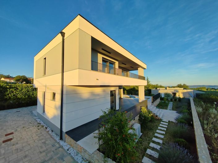 Image No.11-4 Bed Property for sale