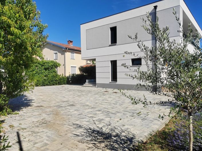 Image No.13-4 Bed Property for sale