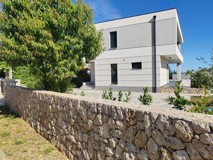 Image No.15-4 Bed Property for sale