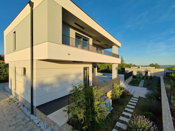 Image No.16-4 Bed Property for sale