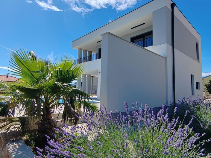 Image No.17-4 Bed Property for sale