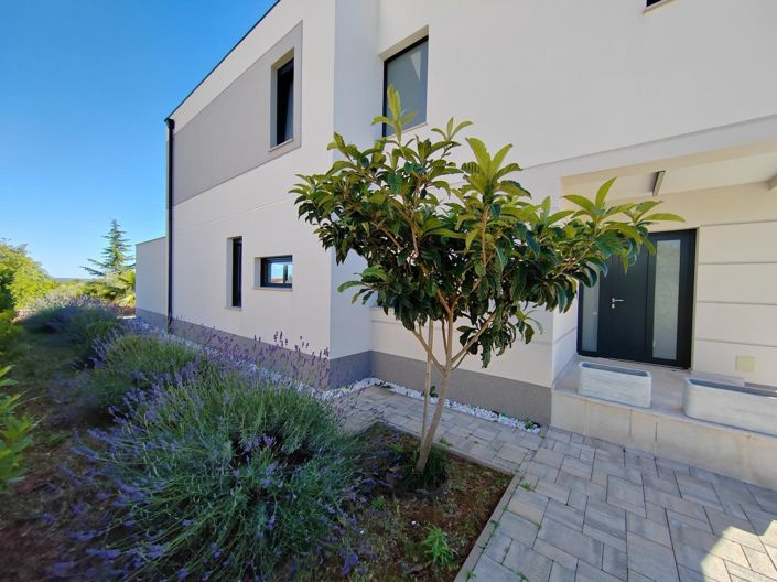 Image No.20-4 Bed Property for sale