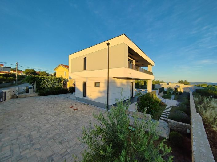 Image No.22-4 Bed Property for sale