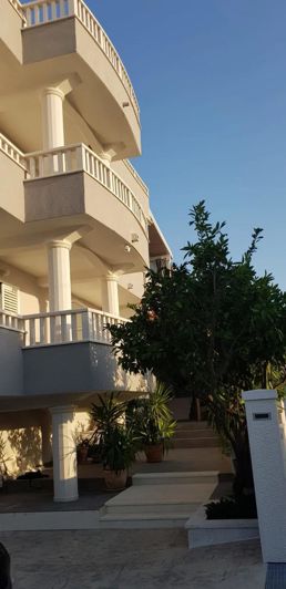 Image No.4-9 Bed Property for sale
