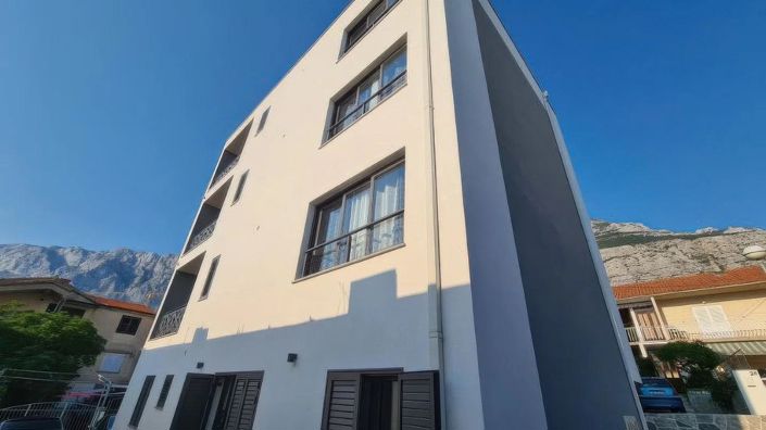 Image No.3-Propriété de 7 chambres à vendre à Makarska