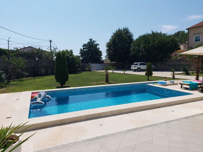 Image No.2-6 Bed Property for sale