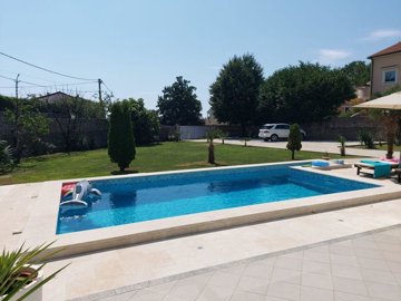 158284-597018