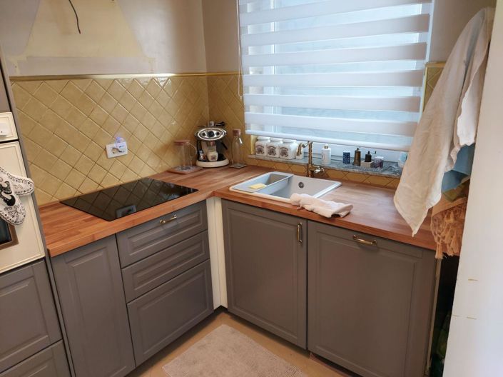 Image No.20-6 Bed Property for sale