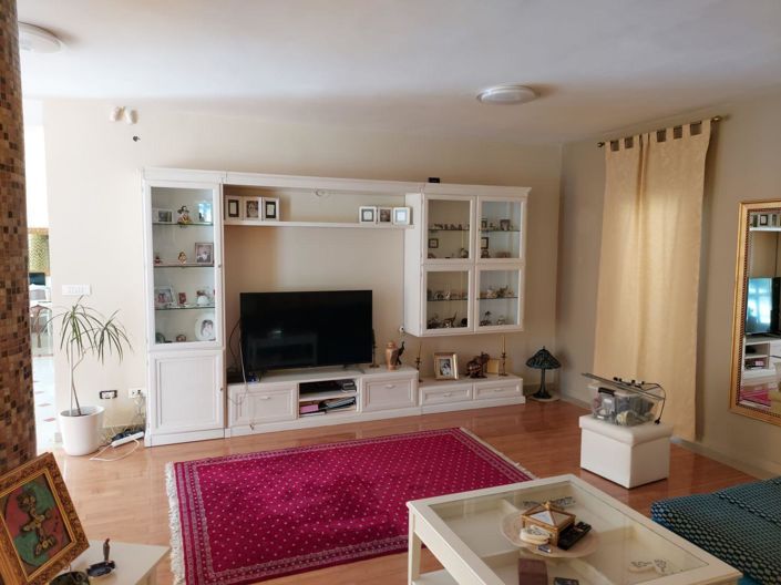 Image No.23-6 Bed Property for sale