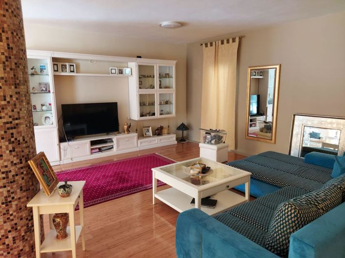 Image No.24-6 Bed Property for sale