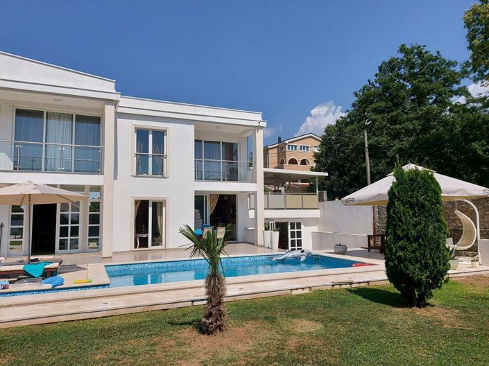 Image No.5-6 Bed Property for sale
